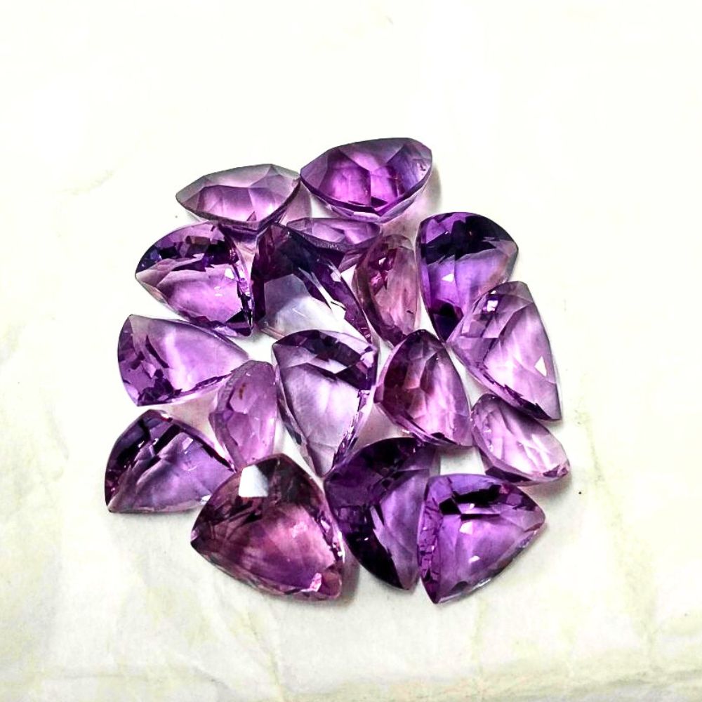 Natural Amethyst Trillion Shape Fine Quality Loose Gemstone at Wholesale Rates (Rs 45/Carat)