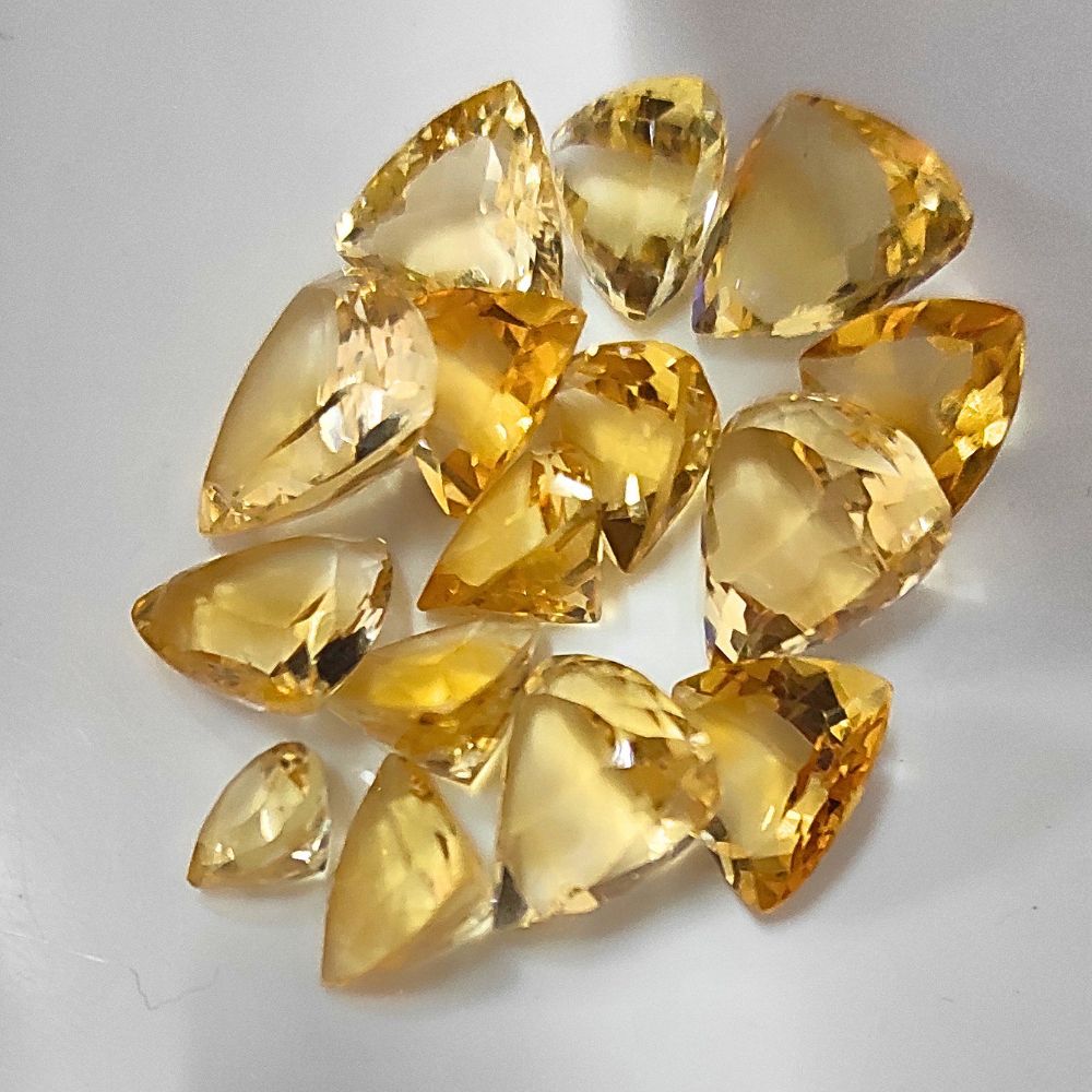 Natural Citrine Trillion Shape Fine Quality Loose Gemstone at Wholesale Rates (Rs 65/Carat)