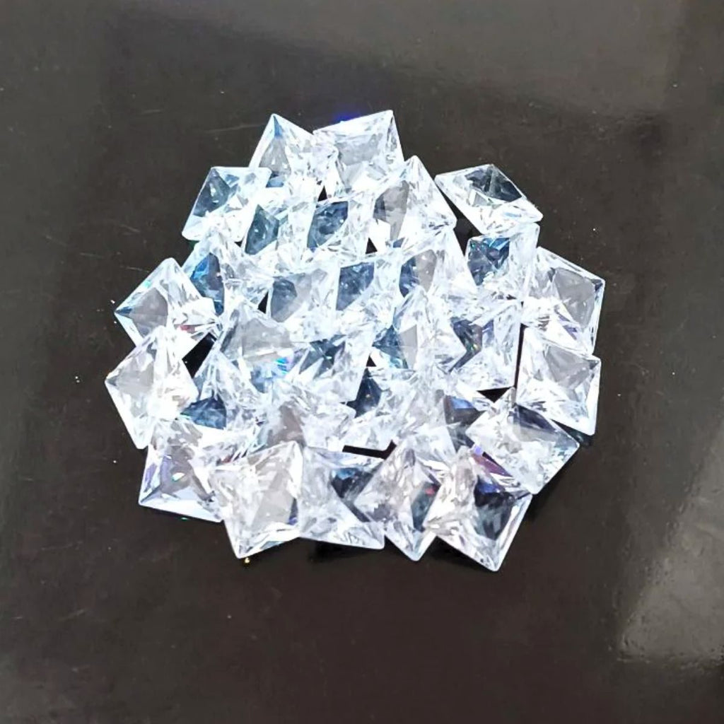 Created White Cubic Zircon Princess Shape Fine Quality Loose Gemstone at Wholesale Rates (Rs 4/Carat)