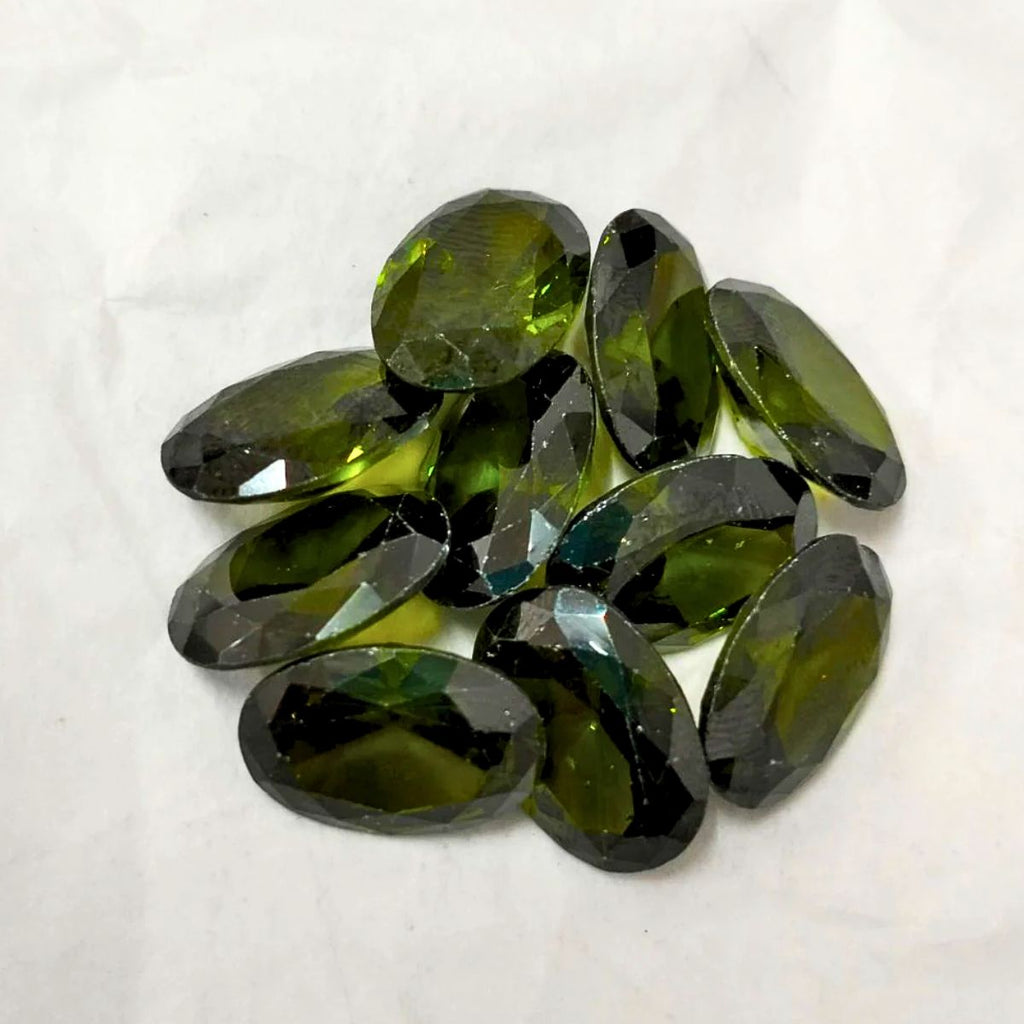 Created Green Cubic Zircon Oval Shape Fine Quality Loose Gemstone at Wholesale Rates (Rs 4/Carat)