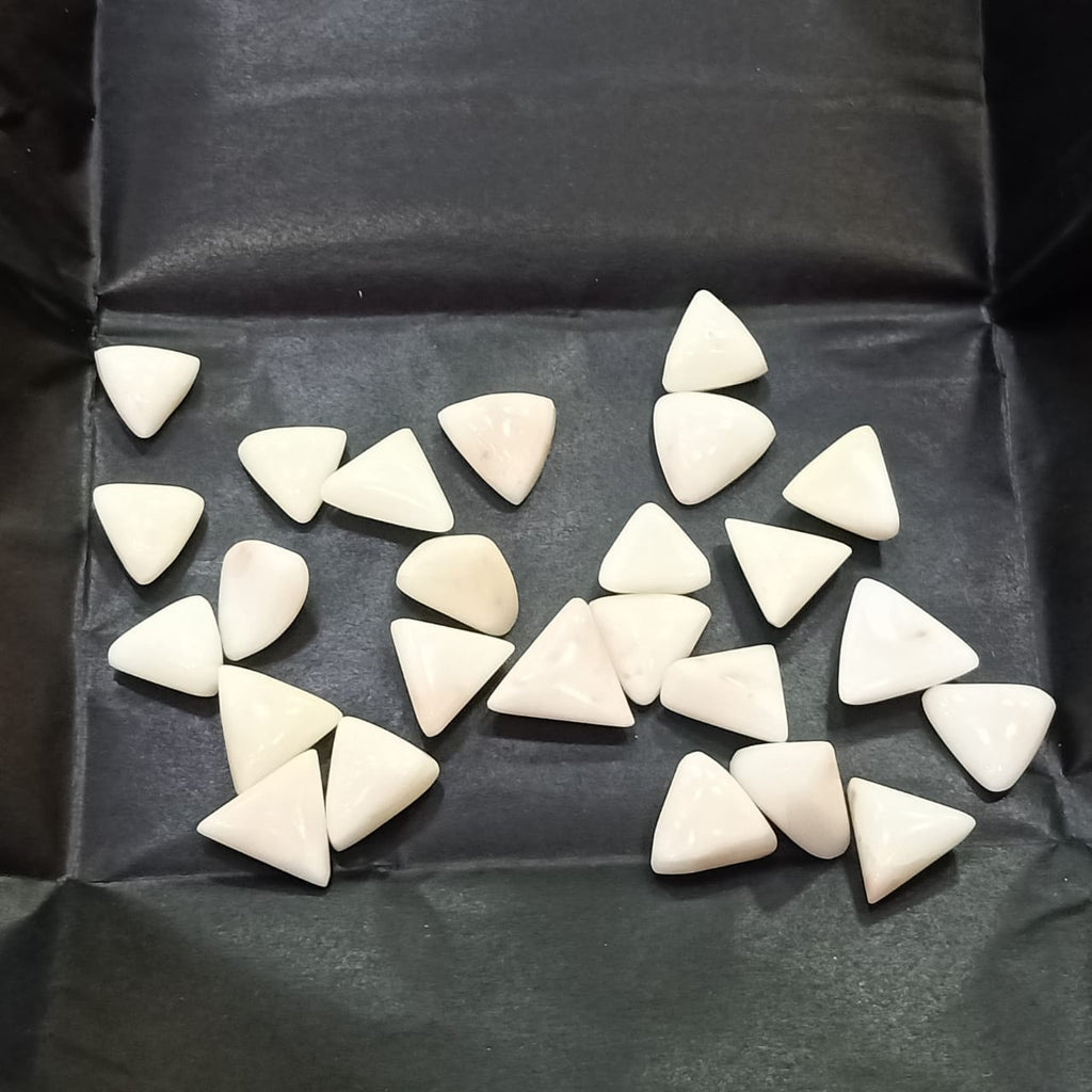 Natural White Coral Cabochon Triangle Shape Fine Quality Loose Gemstone at Wholesale Rates (Rs 45/Carat)