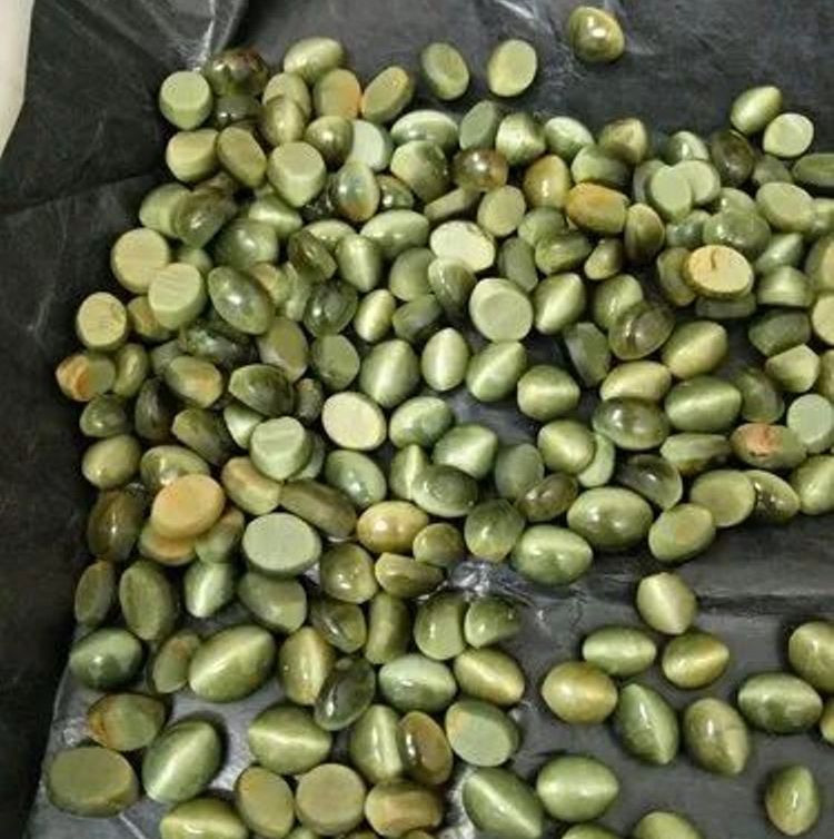 Natural Green Cats Eye Cabochon Oval Shape Fine Quality Loose Gemstone at Wholesale Rates (Rs 20/Carat)