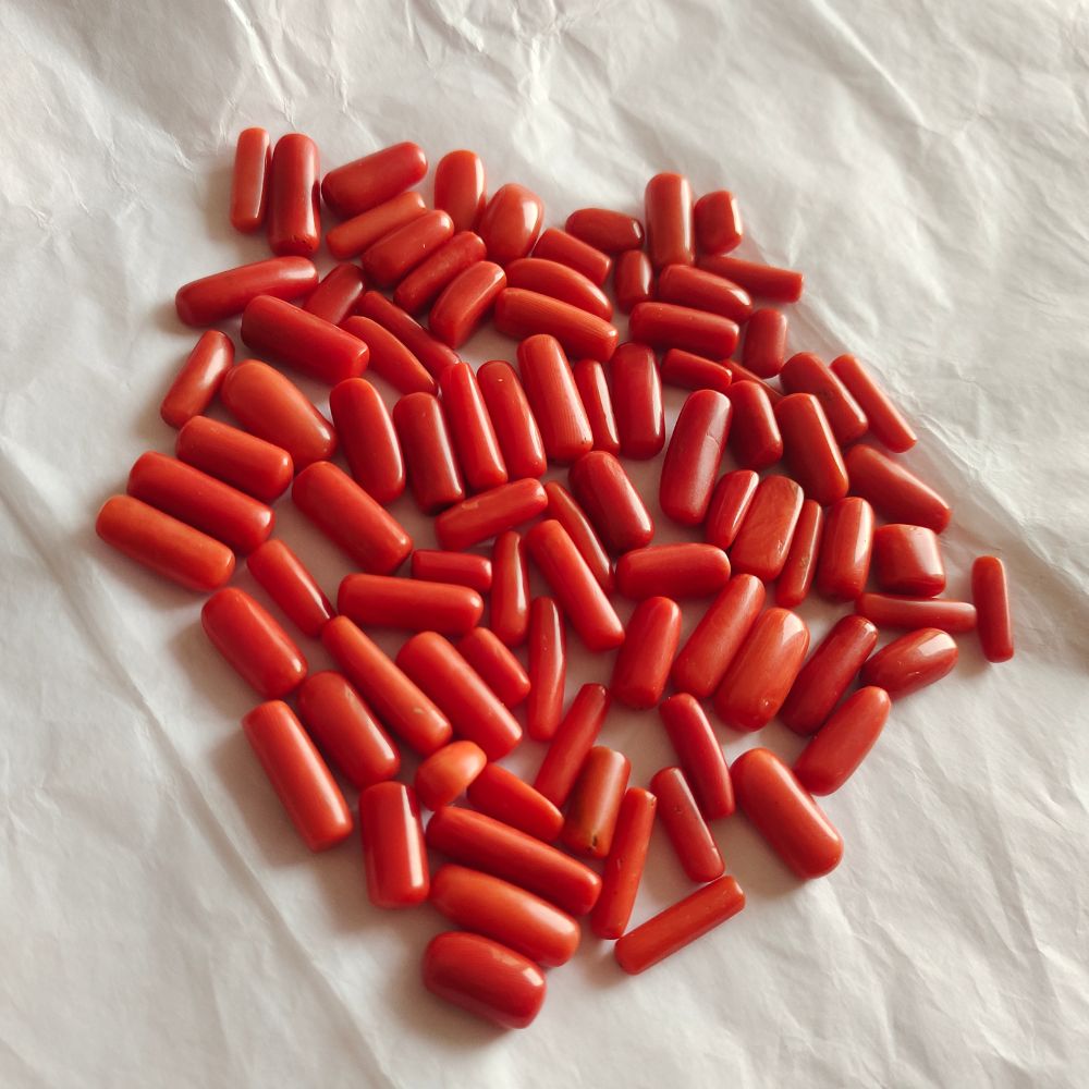 Natural Red Coral Cabochon Capsule Shape Fine Quality Loose Gemstone at Wholesale Rates (Rs 125/Carat) 2 To 4