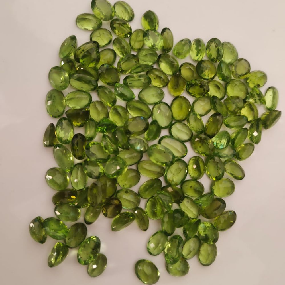 Natural Peridot Faceted Oval Shape Fine Quality Loose Gemstone at Wholesale Rates (Rs 200/Carat)