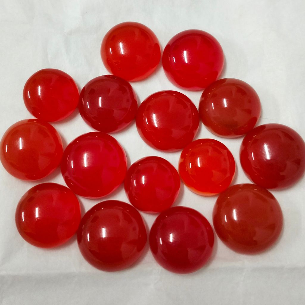 Natural Red Onyx Cabochon Round Shape Fine Quality Loose Gemstone at Wholesale Rates (Rs 20/Carat)