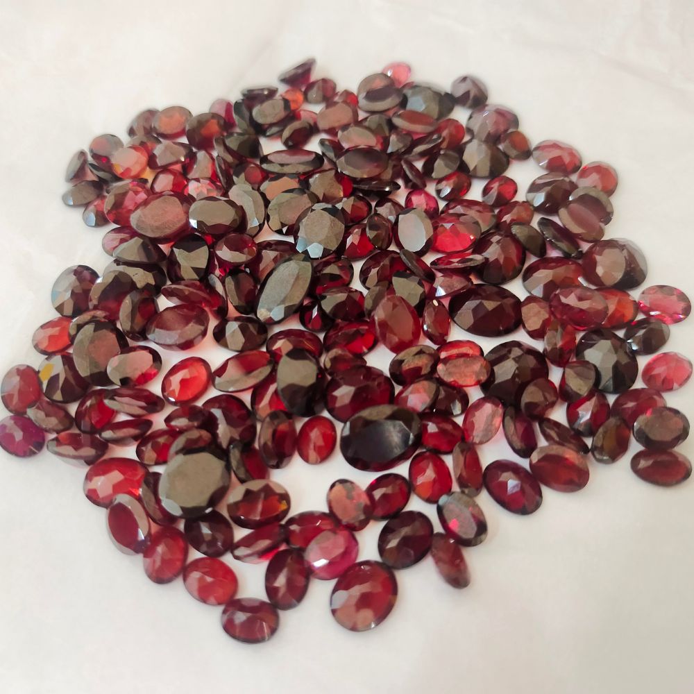 Natural Red Garnet Faceted Oval Shape Fine Quality Loose Gemstone at Wholesale Rates (Rs 75/Carat)