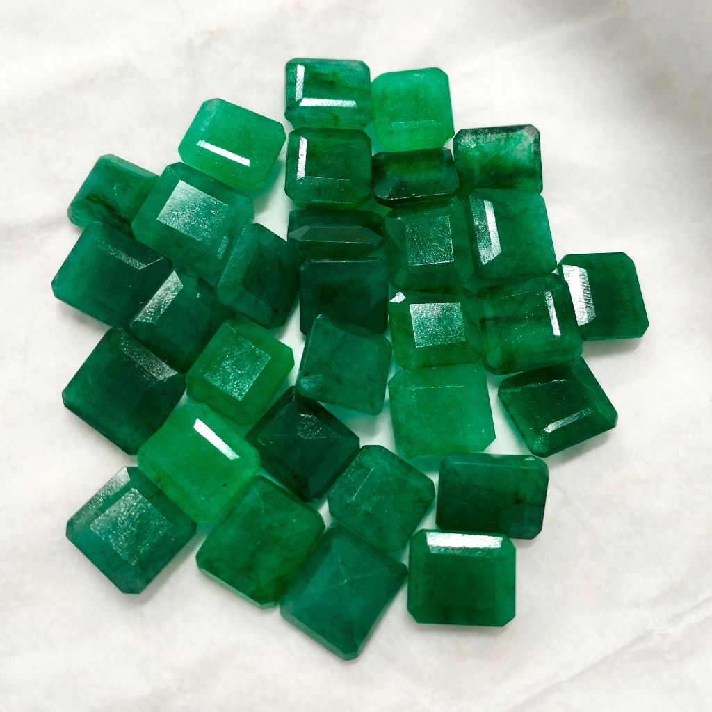 Natural Emerald Square Shape Fine Quality Loose Gemstone at Wholesale Rates (Rs 60/Carat)