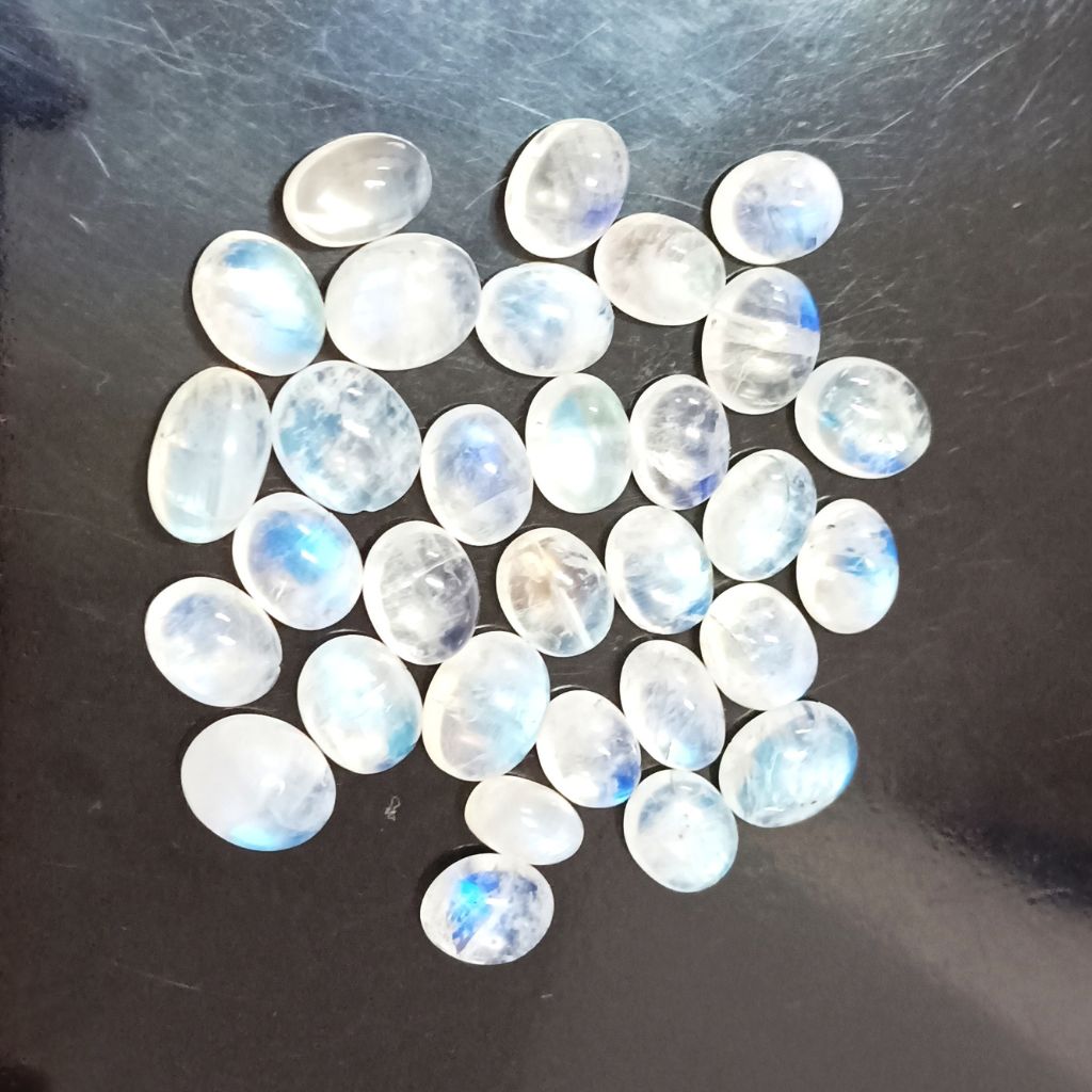 Natural Rainbow Moonstone Cabochon Oval Shape Fine Quality Loose Gemstone  at Wholesale Rates (Rs 40/Carat)