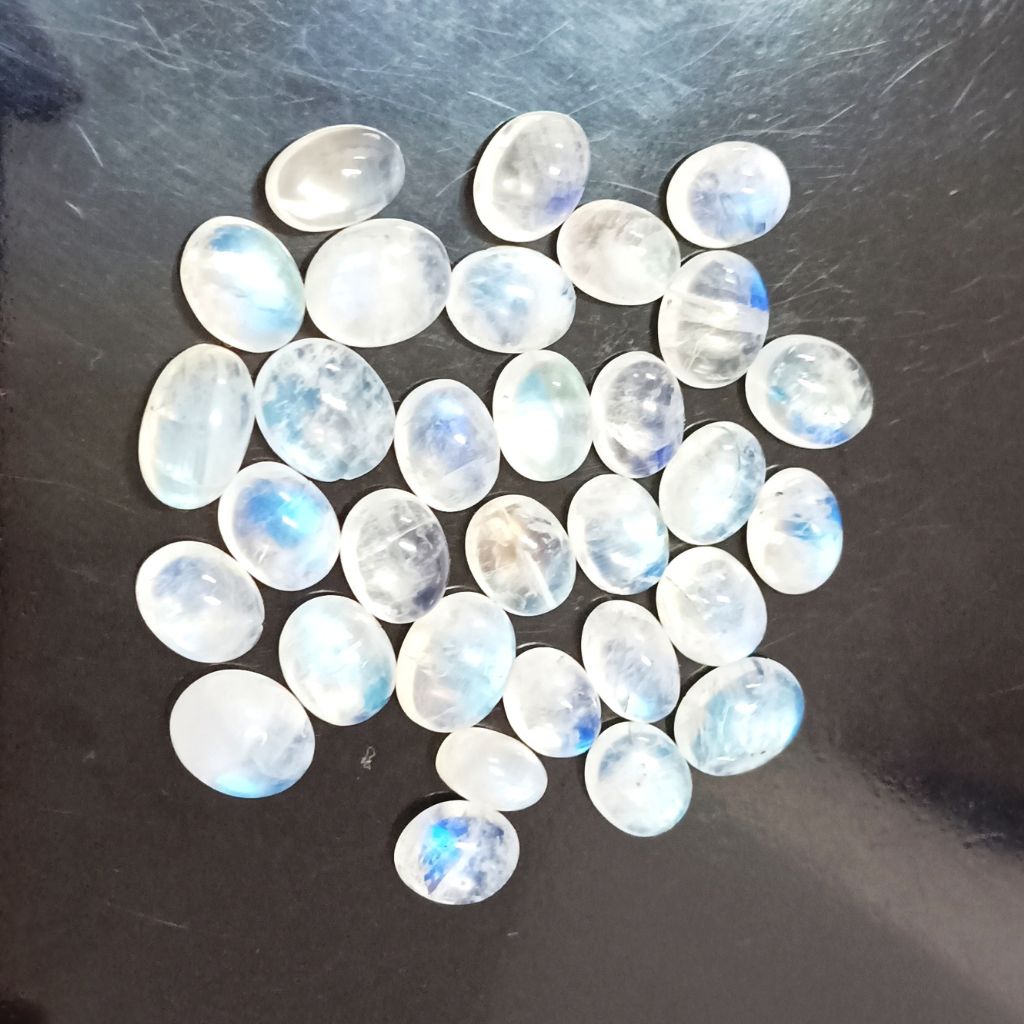 Natural Rainbow Moonstone Cabochon Oval Shape Fine Quality Loose Gemstone at Wholesale Rates (Rs 40/Carat)