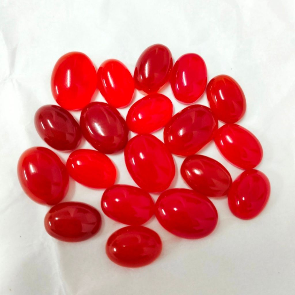 Natural Red Onyx Cabochon Oval Shape Fine Quality Loose Gemstone at Wholesale Rates (Rs 20/Carat)