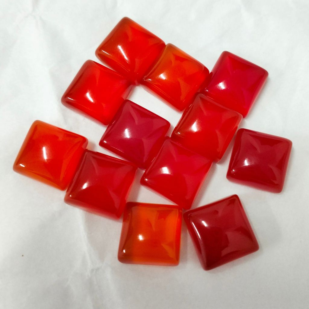 Natural Red Onyx Cabochon Square Shape Fine Quality Loose Gemstone at Wholesale Rates (Rs 20/Carat)