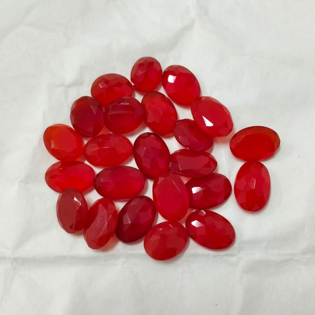 Natural Red Onyx Faceted Oval Shape Fine Quality Loose Gemstone at Wholesale Rates (Rs 20/Carat)